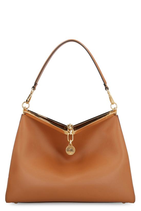 1P0262192 152 Saddle Brown