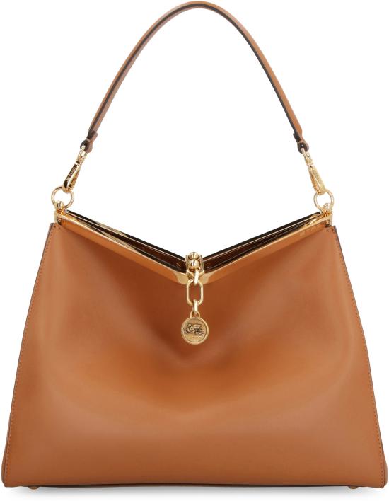 1P0262192 152 Saddle Brown
