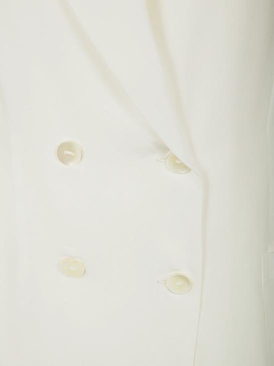 D420557 SOFIA24 002 CREAM