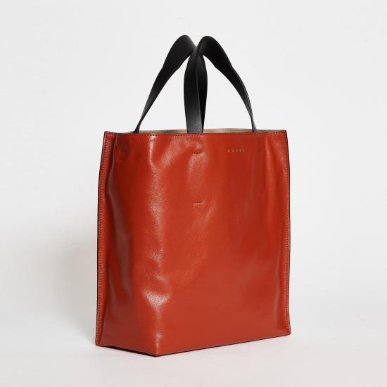 23SS 마르니 가방 SHMP0018U1P2644 Z2P15 BRICK WHITE BLACK - MARNI