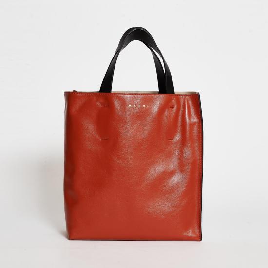 23SS 마르니 가방 SHMP0018U1P2644 Z2P15 BRICK WHITE BLACK - MARNI