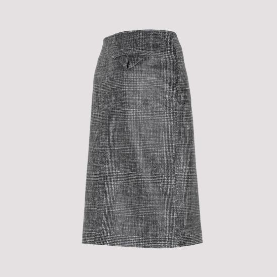 739562 V2RZ0 1069 BLACK WHITE