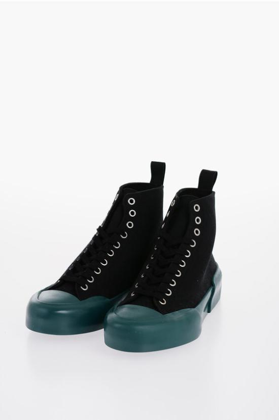 J16WS0009 P5242 083 Black