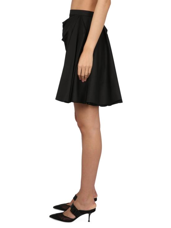 745664 BLACK