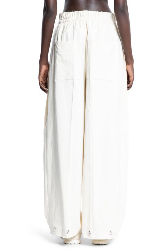 J02KA0221J45286740 Off white