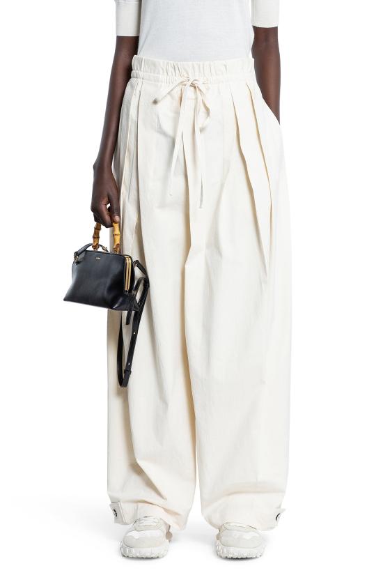 J02KA0221J45286740 Off white