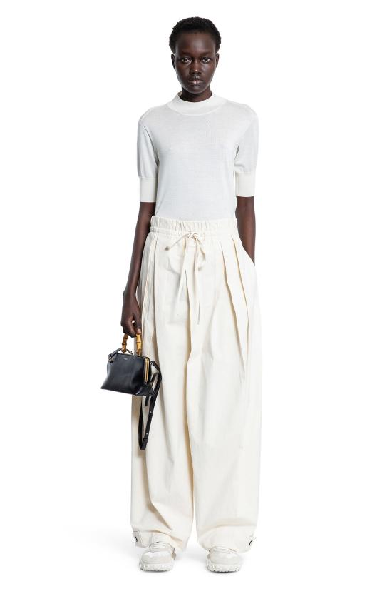 J02KA0221J45286740 Off white