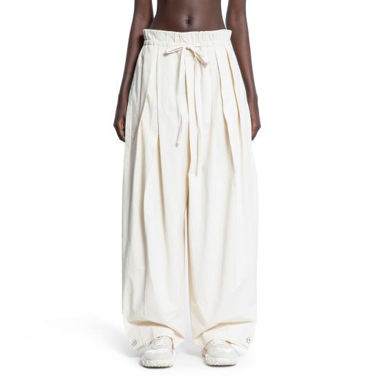 J02KA0221J45286740 Off white