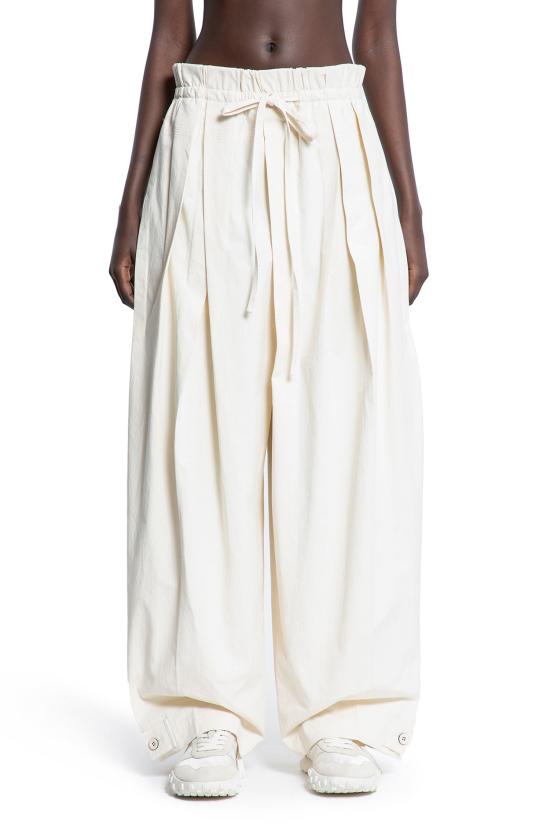 J02KA0221J45286740 Off white