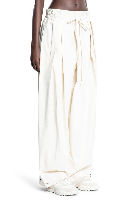 J02KA0221J45286740 Off white