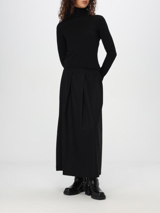 2421366172600 011 Black