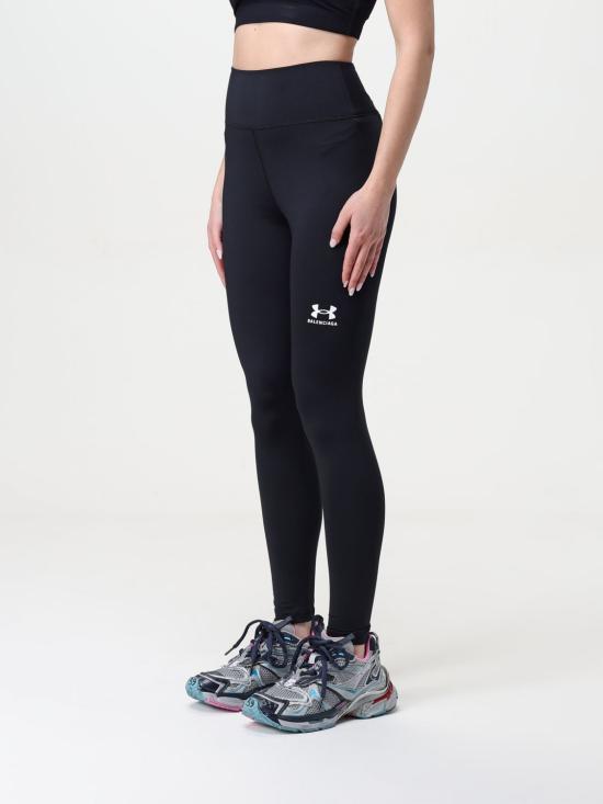 826073TRVY3 1070 Black