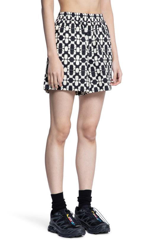 2B00023598H6F09 Black White