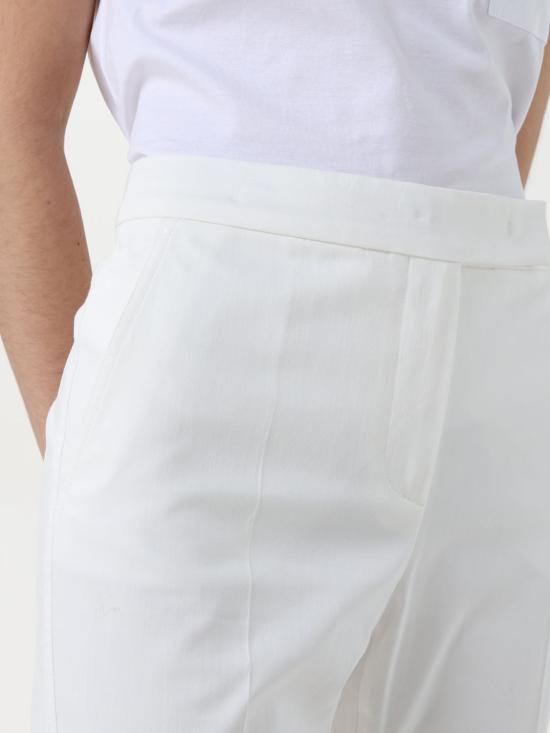 2511131072600 056 White