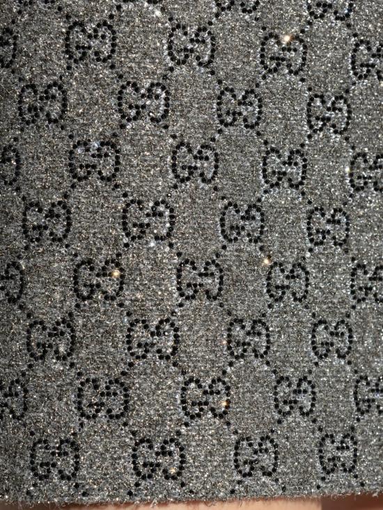 808246ZARWY1018 GREY