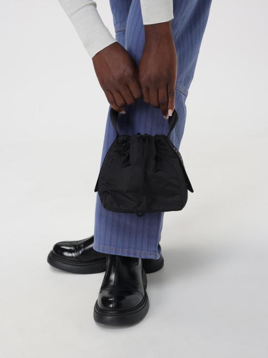 A5740 099 Black