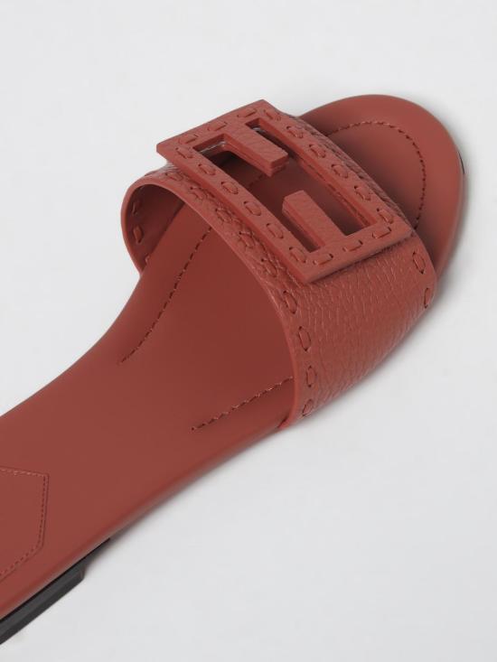 8R8136AQY2 F1STQ Leather