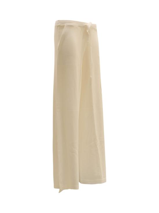 D570585 002 WHITE