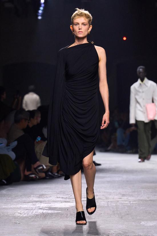 819930V4N201000 Black