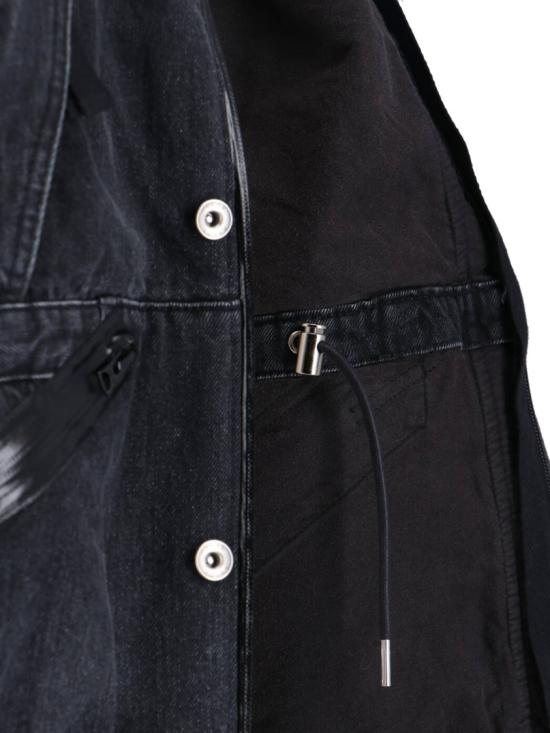 26 03927M001 Black